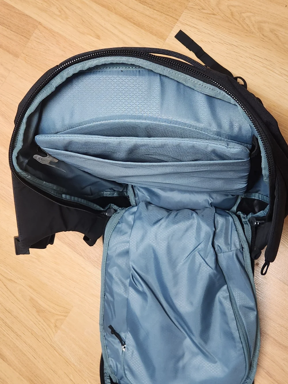 OSPREY Metron 24 Backpack in Black